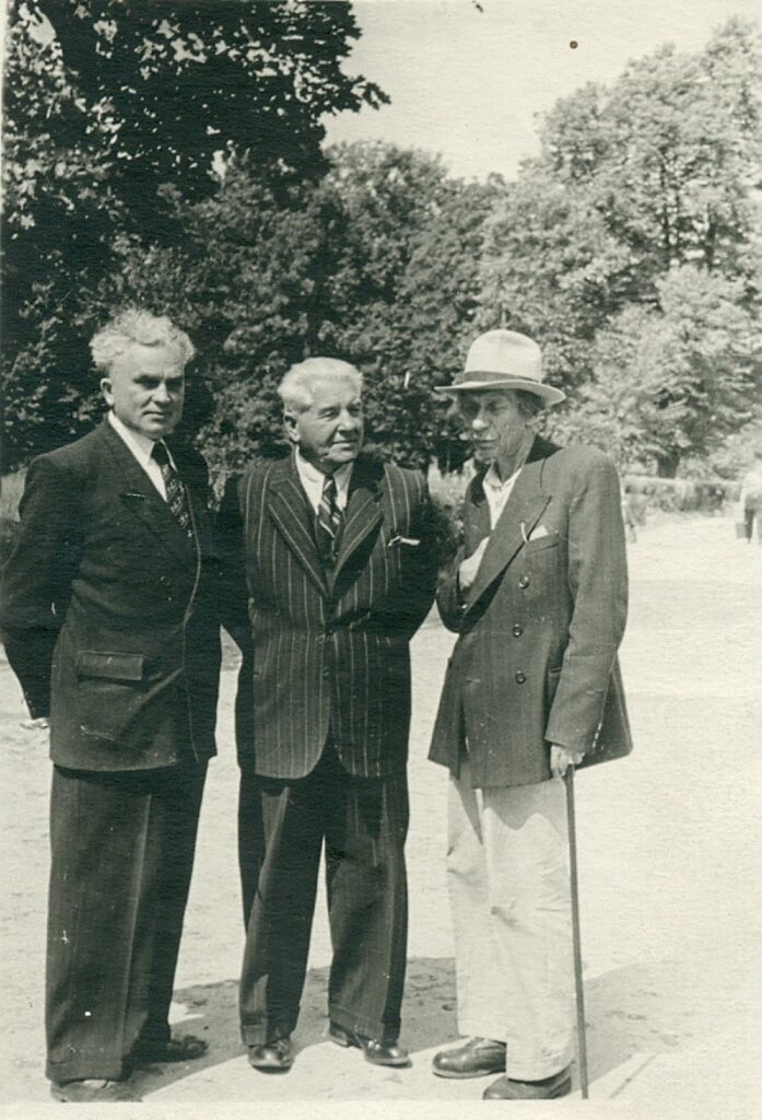 P. Vaičiūnas, kompozitorius K. Kaveckas ir dainininkas J. Bieliūnas. Vilnius, 1957 m.