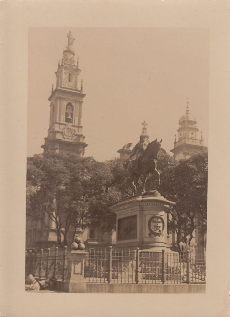 Paminklas senamiestyje. Brazilija, apie 1946–1950 m.