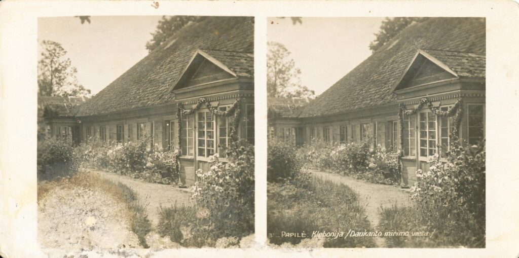 Papilė. Klebonija, kur 1861-1864 m. gyveno S. Daukantas. XX a. pr. fotoatvirukas