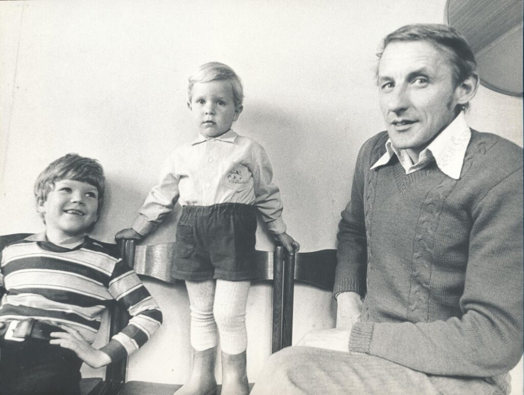 Petras Dirgėla ir jo sūnūs Titas ir Kipras. 1984 m. R. Rakausko nuotrauka
