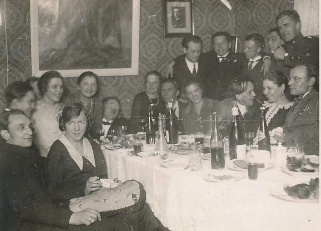 Petro Vaičiūno ir Juozo Bieliūno išleistuvės Italijon. Kaunas. 1926 m. Iš dešinės pirmas – F. Kirša