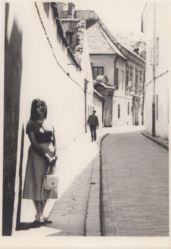 Pilies skersgatvyje. 1971, liepa