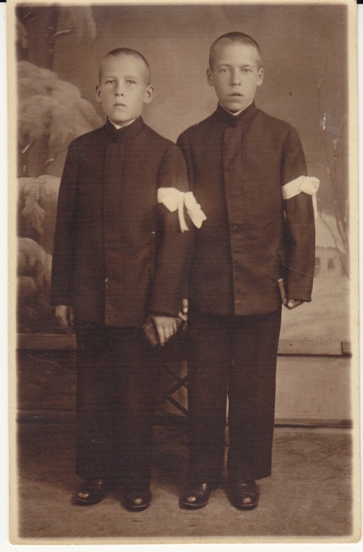 Pirmosios Komunijos dieną. Kaunas, 1932 m.