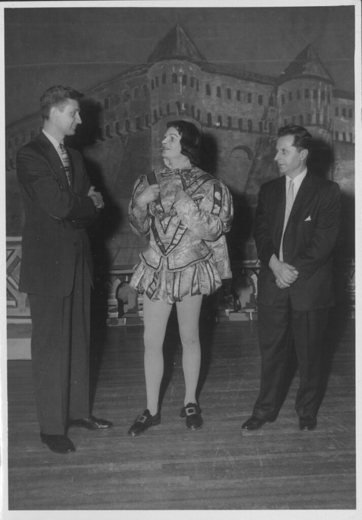 Po spektaklio „Vėjas gluosniuose“ premjeros Čikagoje. A. Landsbergis, rež. A. Dikinis, dail. A. Valeška. 1958 m. gegužės 10 d.