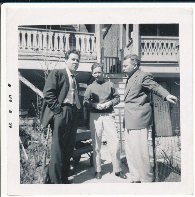 Prie A. Nykos-Niliūno namų Baltimorėje. 1959 m. K. Bradūnas, A. Nyka-Niliūnas, H. Nagys