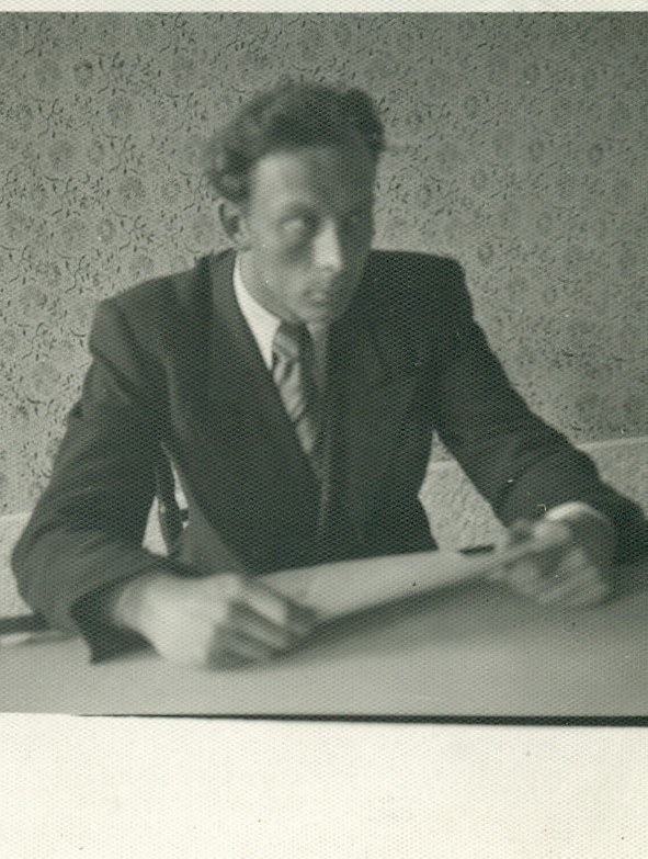 V. Mozūriūnas – „Komjaunimo tiesos“ redaktorius. Vilnius, 1946 m. Fotografas B. Jauniškis – RMM ĮK 18876