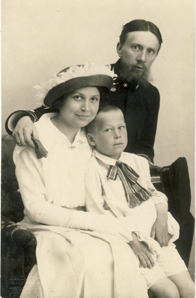 Girų šeima. Vilnius, 1916 m.