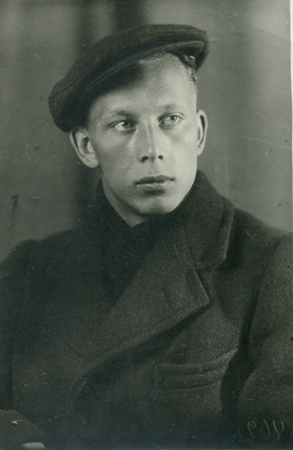 V. Mozūriūnas, grįžęs iš evakuacijos. Kaunas, 1944 m. – RMM ĮK 4641/29