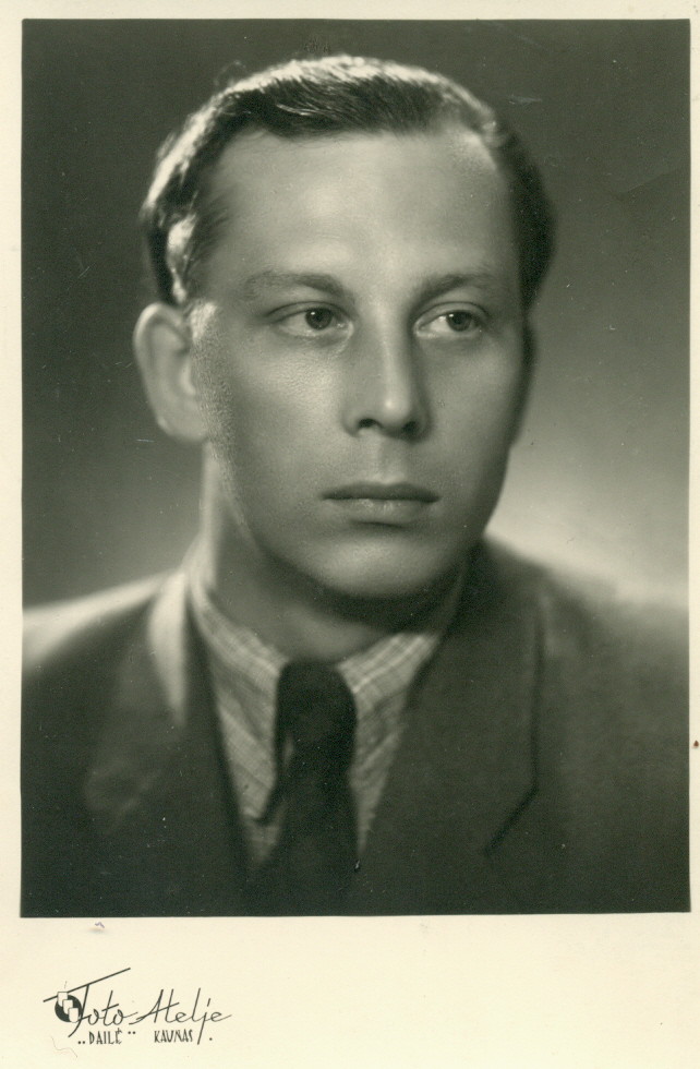 V. Mozūriūnas – žurnalo „Švyturys“ vyriausiasis redaktorius. Kaunas, 1950 m. – RMM ĮK 4641/58