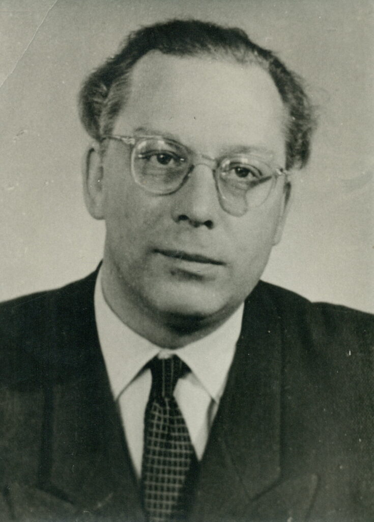 Rašant eilėraščių knygą „Vilniaus etiudai“. Vilnius, 1957 m. – RMM ĮK 4661