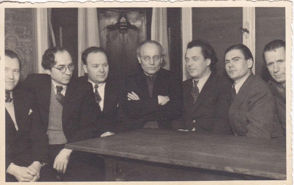 Ravensburgo meno diskusijų dalyviai. B. Babrauskas, B. Brazdžionis, J. Jankus, F. Kirša, A. Gustaitis, B. Auginas, V. Braziulis. 1948 m.