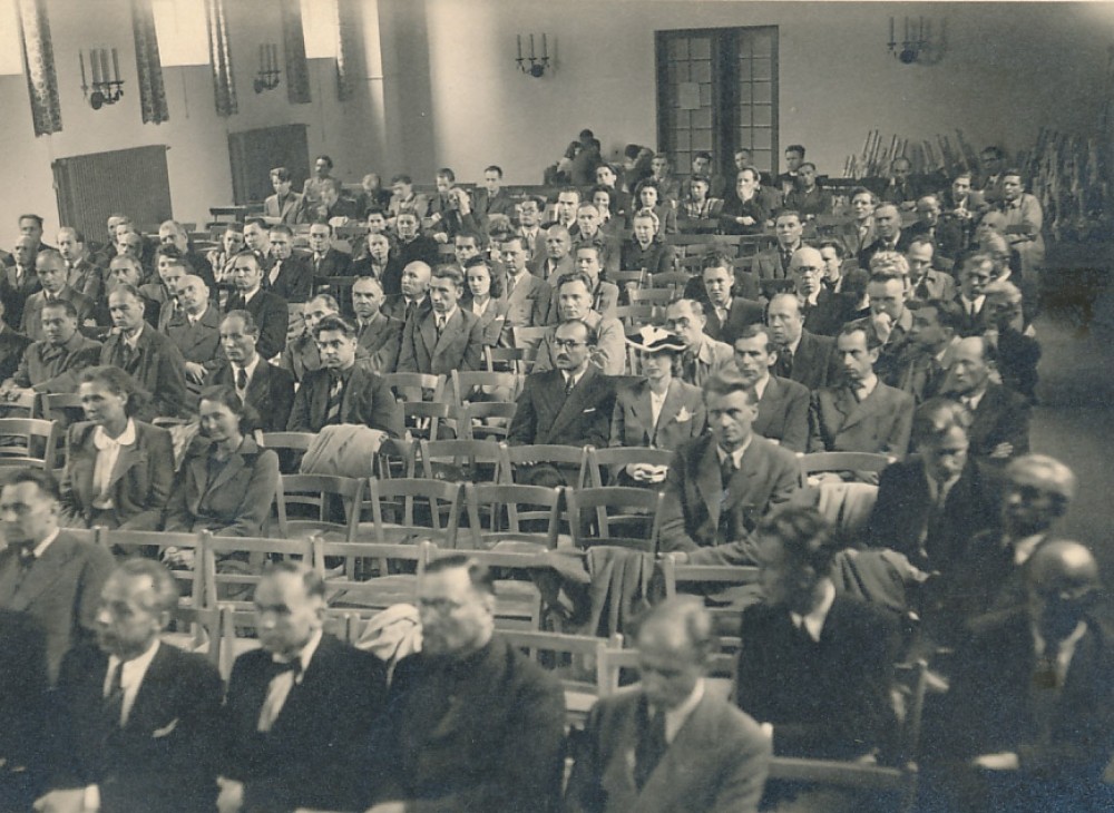Renginio metu. P. Orintaitė – trečioje eilėje antra iš kairės. Vokietija, apie 1948 m.