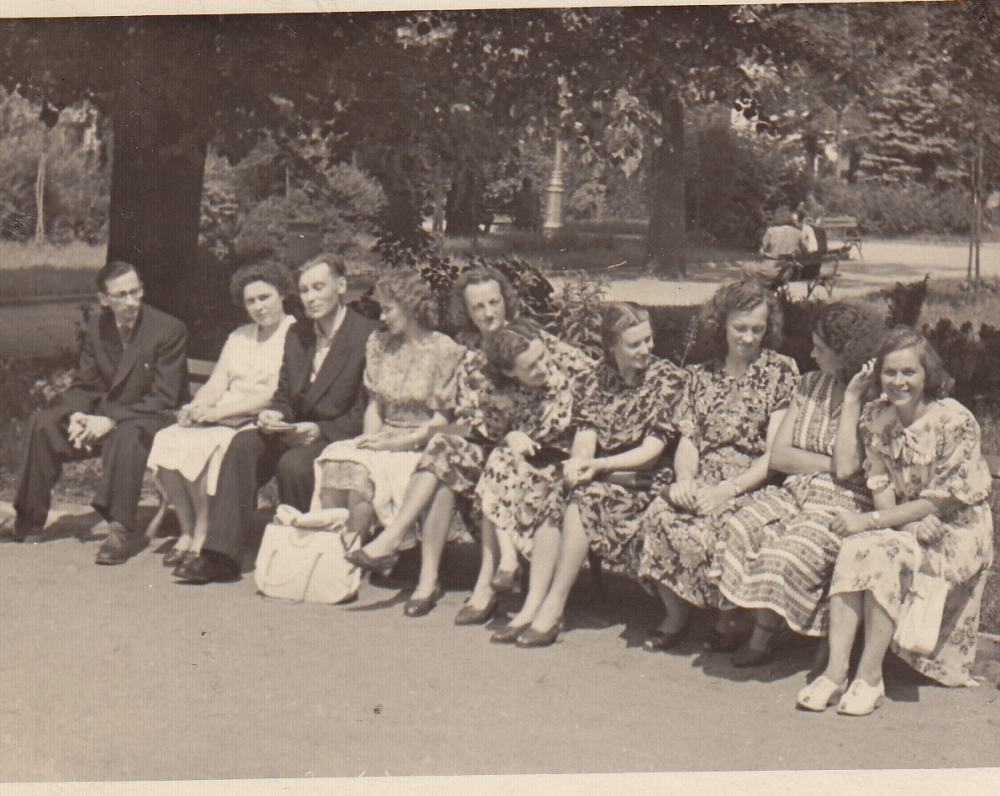 Rokiškio gimnazijos abiturientai po 20 metų Vilniuje. 1964 m.