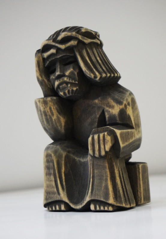 Rūpintojėlio skulptūrėlė. Autorius nežinomas. (Medis, tamsus pigmentas, drožyba)