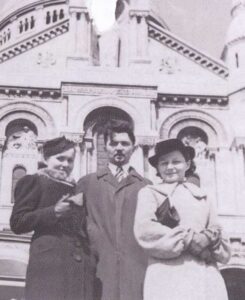 Salomėja Nėris ir Bernardas Bučas su Marija Cvirkiene. Paryžius, 1937 m.