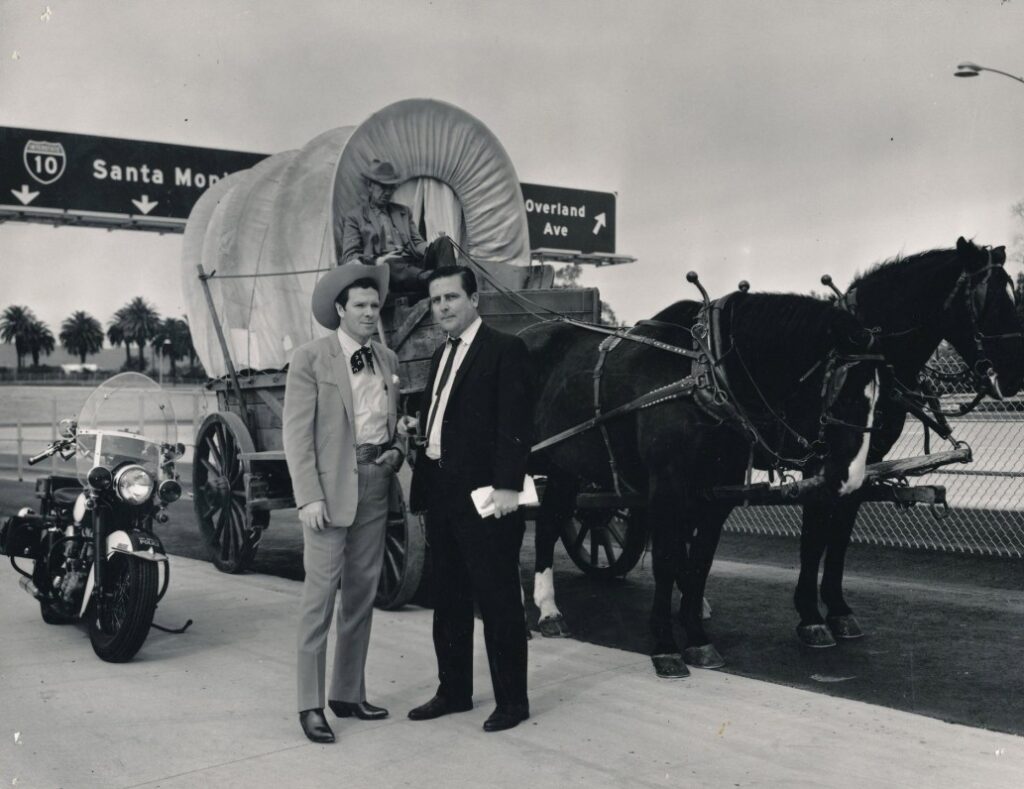 Santa Monikos greitkelio atidarymas. M. Starkus – iš dešinės. 1965 m.