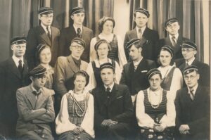 Šatrijiečiai. Bronius Krivickas – trečias iš kairės antroje eilėje. Apie 1940 m.