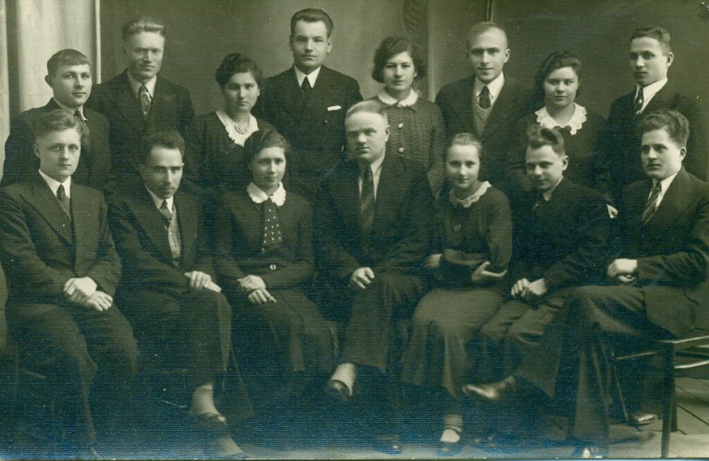 Seinų krašto lietuviai. A. Žukauskas (antroje eilėje trečias iš dešinės), J. Vaina ir kt. Seinai, 1936 m.