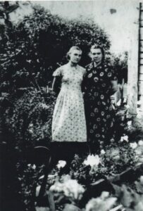 Seserys Elena ir Elvyra Mezginaitės. 1958 m. rugpjūtis