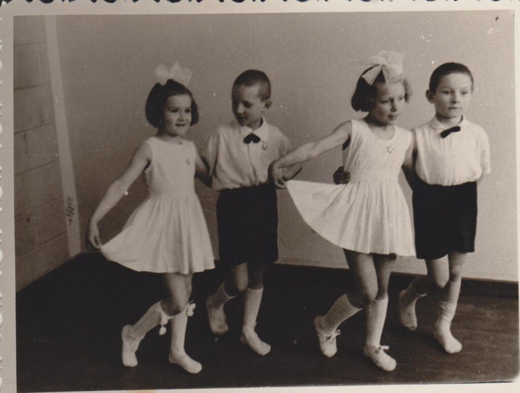 Sigitas pirmoje poroje. Paukštakiai. 1964 m.