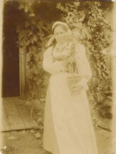 Sofija Ivanauskaitė-Pšibiliauskienė. Apie 1910 m.