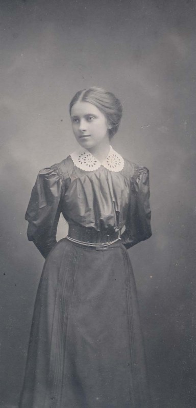 Sofija Kymantaitė. A. Štrauso nuotrauka. Vilnius, 1908 m.