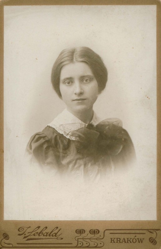 Studentė Sofija Kymantaitė Krokuvoje. I. Sebaldo nuotrauka. 1907 m. Tais metais sutiko M. K. Čiurlionį