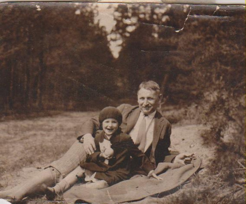 Su Baliu Sruoga. Kaunas, apie 1931 m.