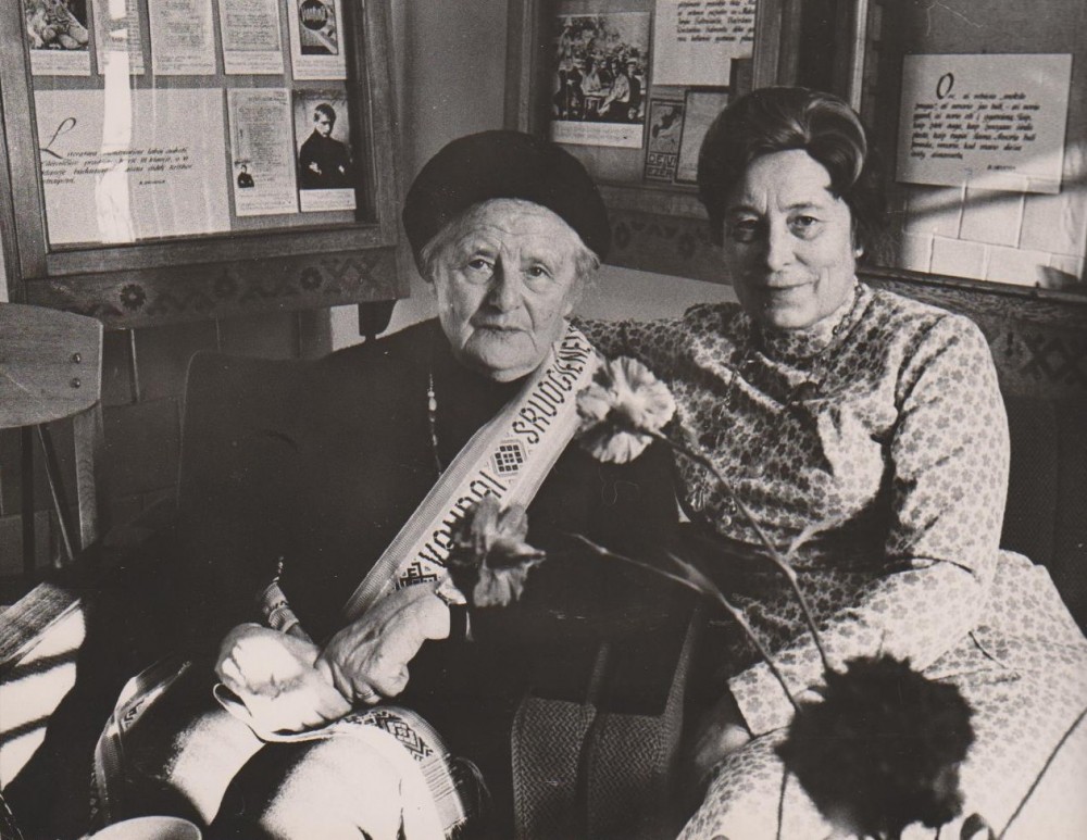 Su J. Peseckiene B. Sruogos muziejuje. Kaunas. 1976 m.