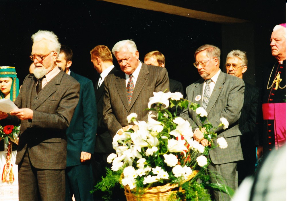 Su Prezidentu Algirdu Brazausku ir Vytautu Landsbergiu Pasvalio 500 metų jubiliejaus iškilmėse. Pasvalys. 1997 rugsėjo 20 d.