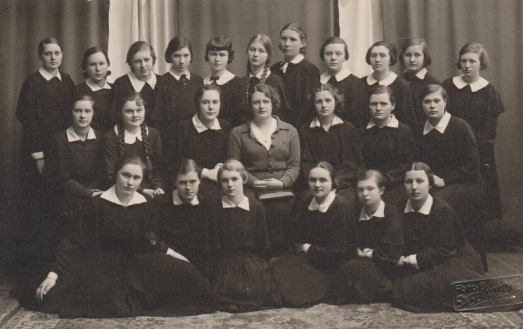 Su V-ąja Kauno III Valstybinės gimnazijos klase. 1938 03 26