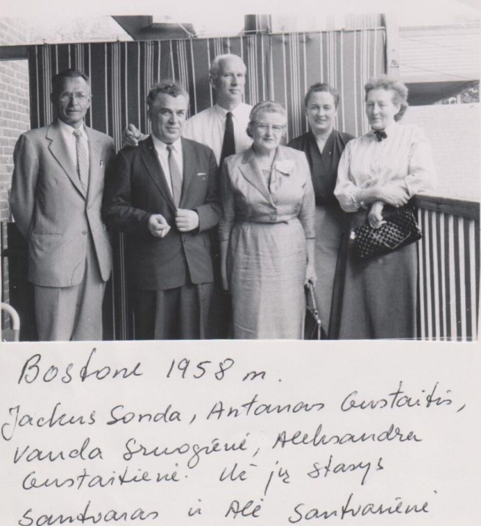 Su bičiuliais. Bostonas. 1958 m.