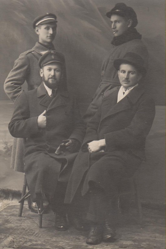 Su broliais Juozapu, Adolfu ir Kazimieru. Kaunas, 1920 m.