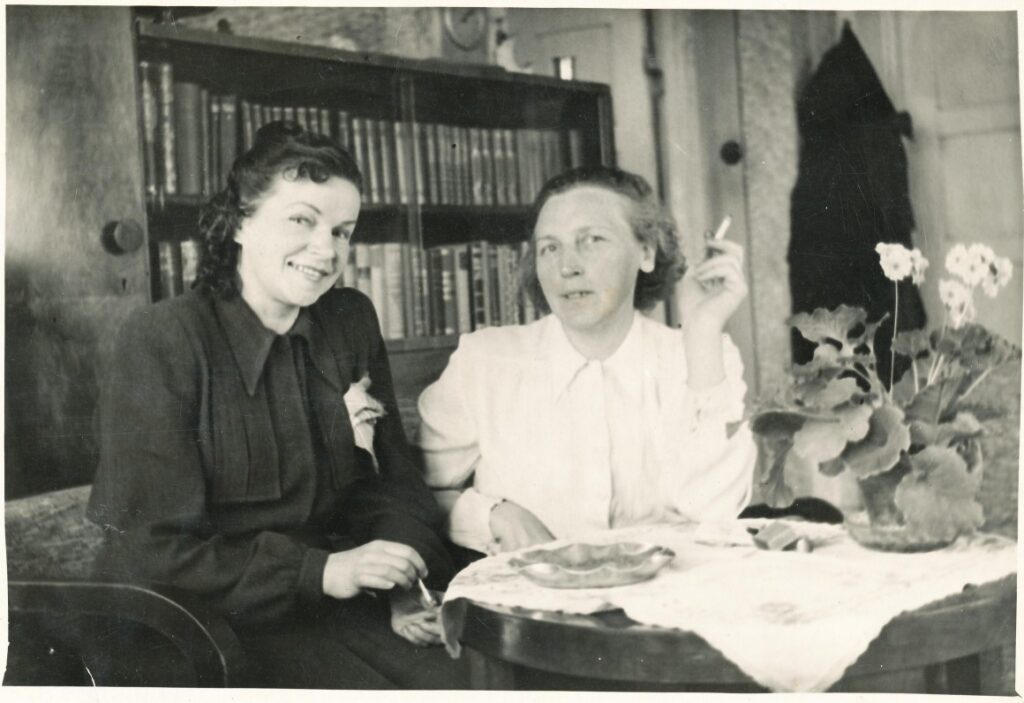 Su dailininke Valerija Juškiene. Kaunas. 1952 m.