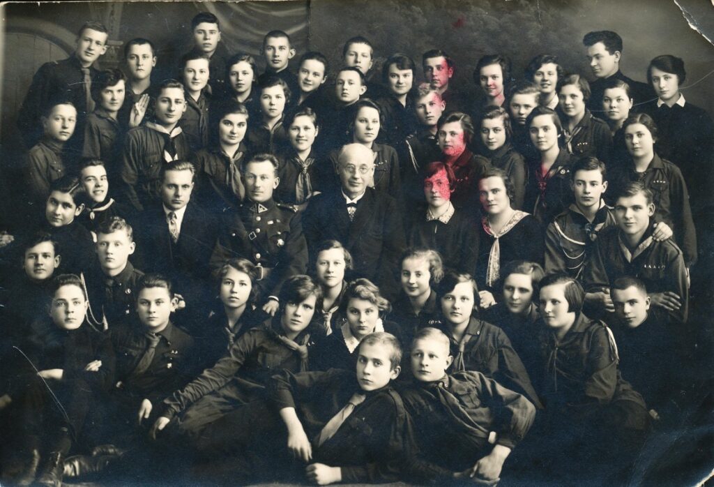 Su gimnazijos skautais. 1930 m.