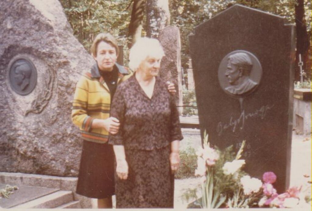 Su pedagoge Marija Nemeikšaite. Vilnius, 1967 m.