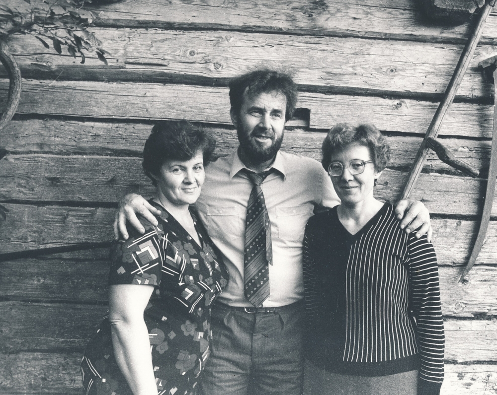 Su seserimis Vadžgiryje, Jurbarko r. 1986 m. R. Rakausko nuotrauka