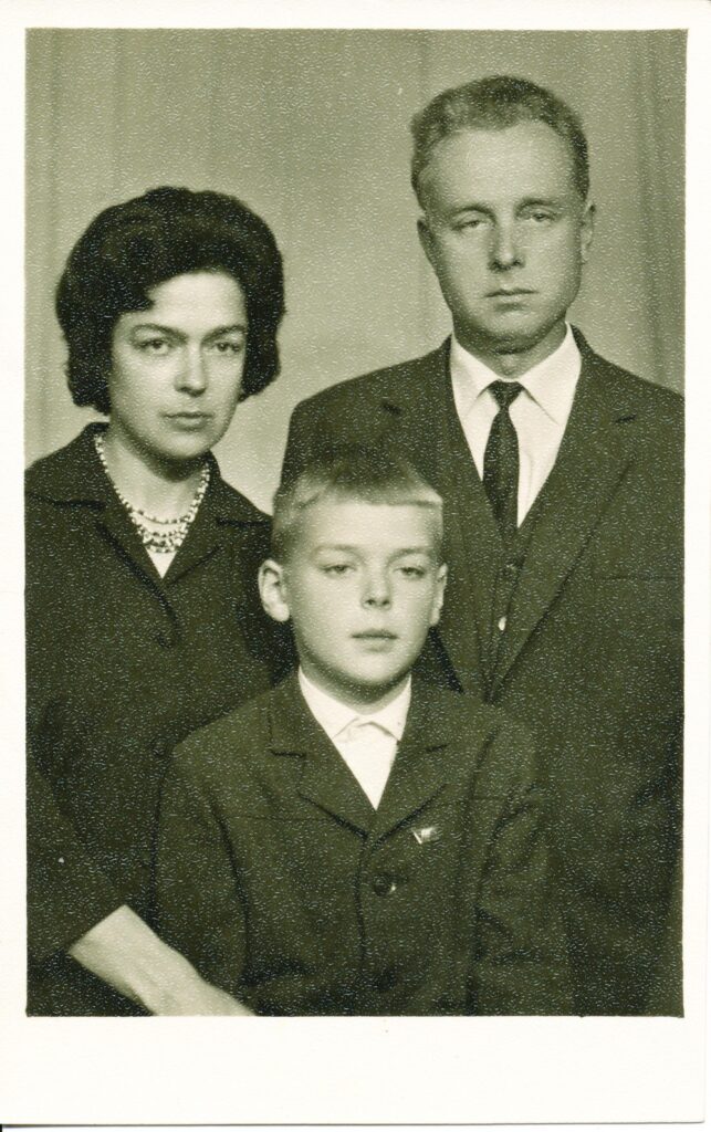 Su žmona Aldona ir sūnum Jonu. 1964 m.