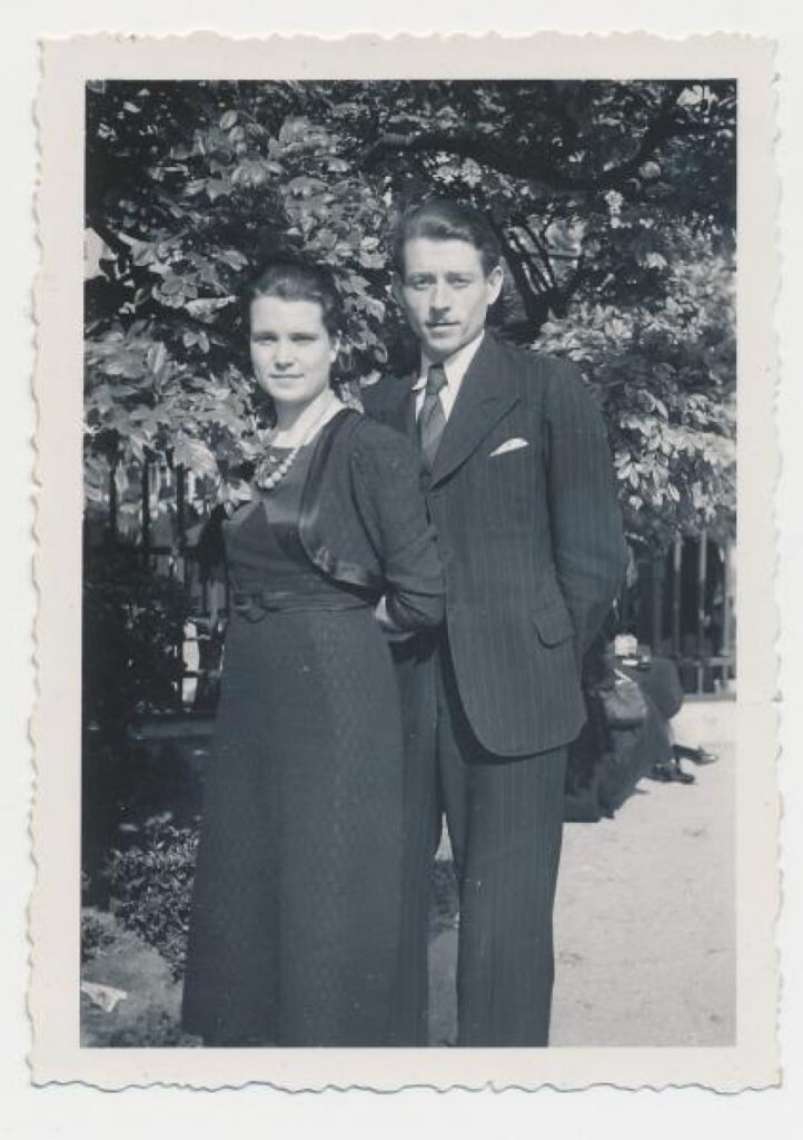 Su žmona Aleksandra Brazdžiūnaite-Rimkūniene. Paryžius, Prancūzija. 1939 m.