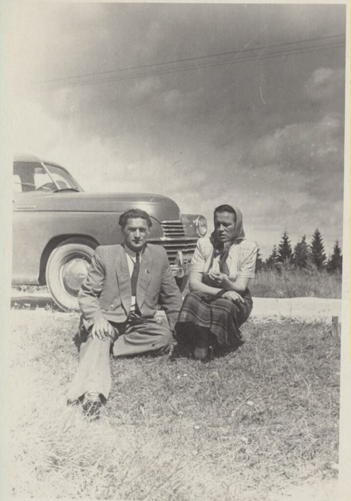 Su žmona Elena Šimkiene pirmaisiais santuokos metais, netoli Palangos. 1933 m. liepa