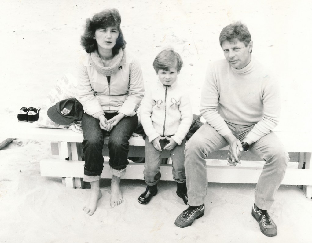 Su žmona Sigita ir sūnumi Mindaugu. Nida, 1983 m.