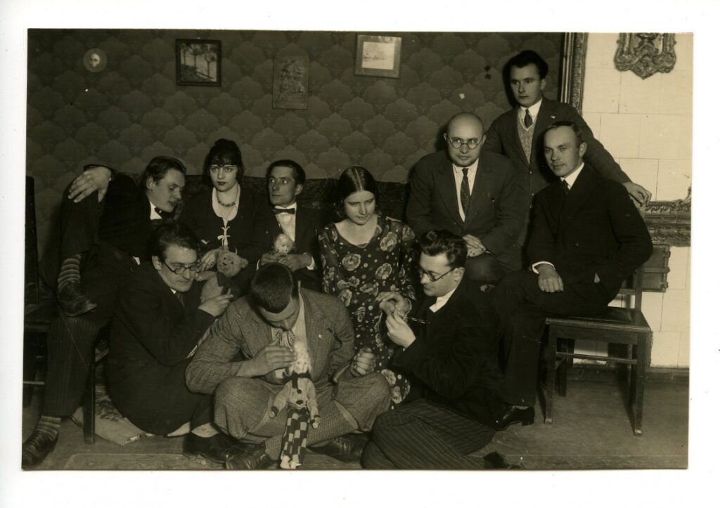 Teatro „Žvaigždikis“ trupė. Apie 1931 m. Originalas saugomas Lietuvos teatro, muzikos ir kino muziejuje