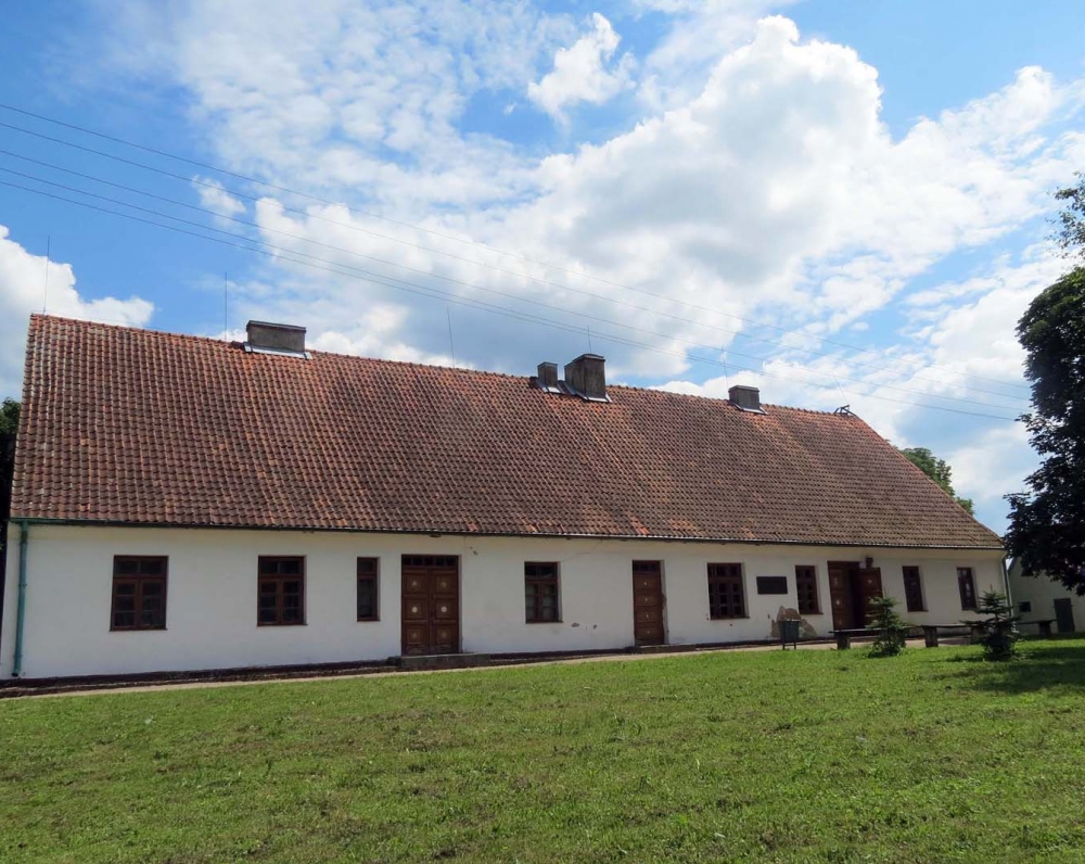 Tolminkiemio klebonija, K. Donelaičio perstatyta 1747–1764 m. Pastatas restauruotas 1988 m.