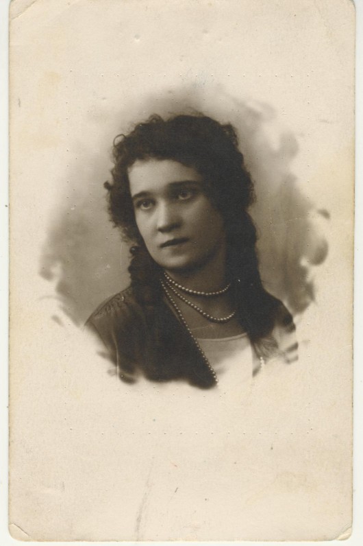 V. Krėvės sesuo Verutė. 1928 m.