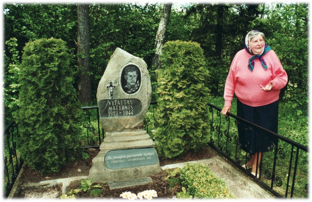 V. Mačernio sesuo Valerija Šilinskienė. Šarnelė. 2001 m.