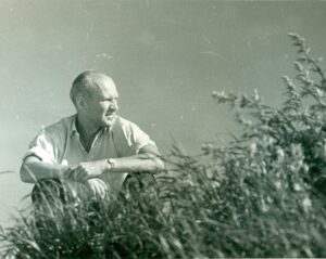 V. Miliūnas kopose. Nida, 1964 m. A. Sutkaus nuotrauka