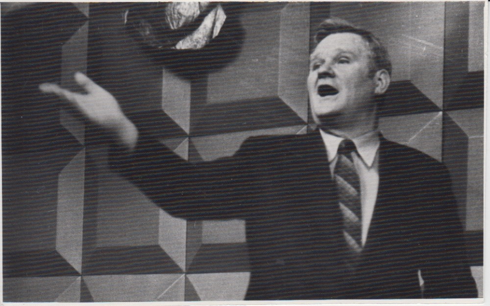 V. Petkevičius, 1982 12 08