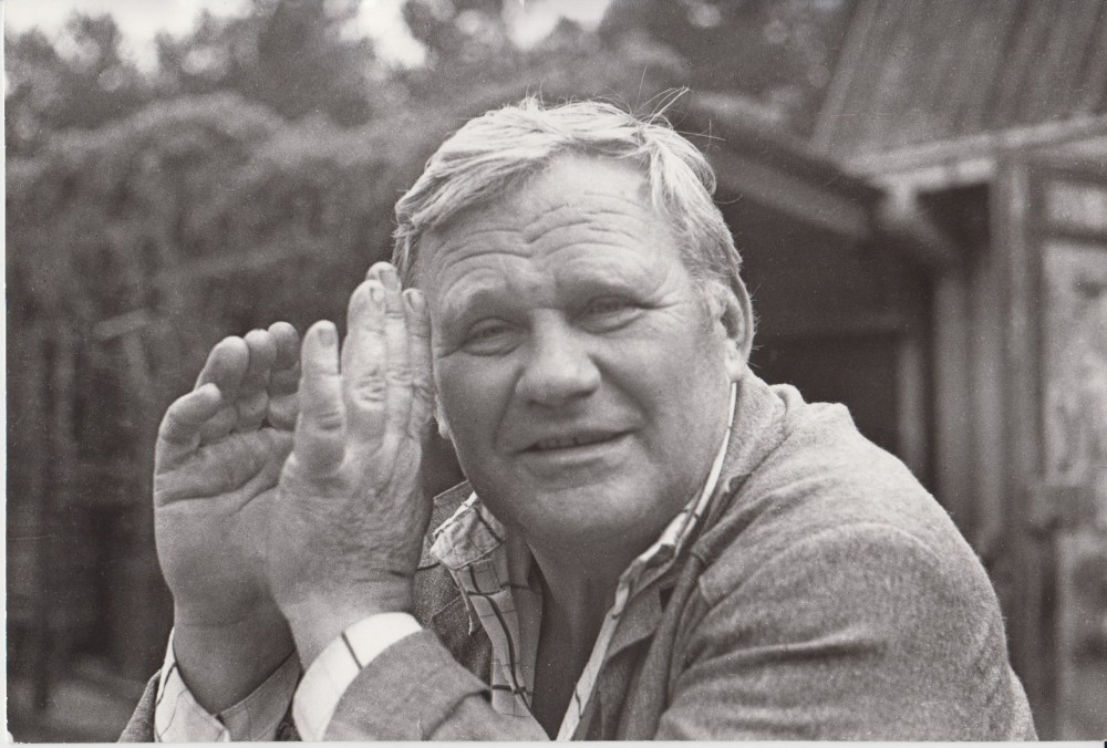 V. Petkevičius Birštone, savo vasarvietėje, 1987 m. R. Rakausko nuotrauka