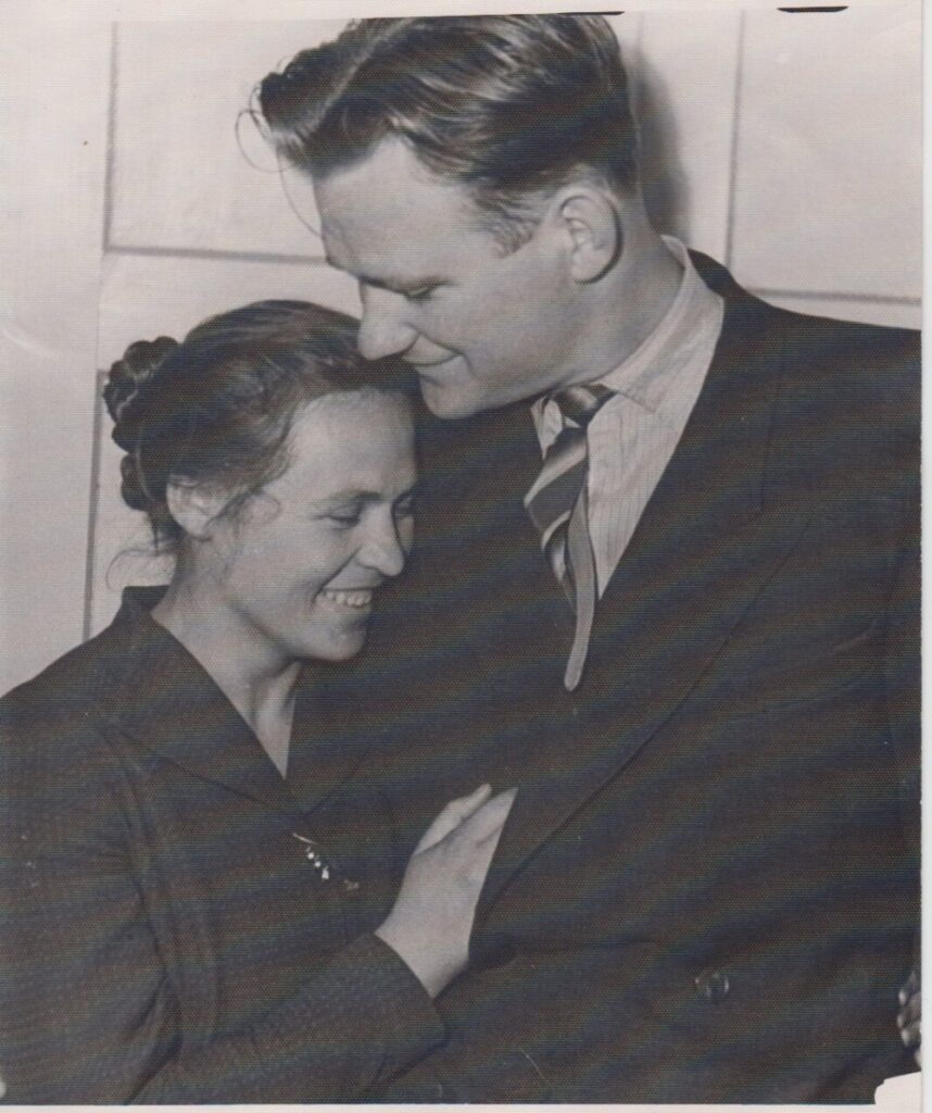 V. Petkevičius su žmona Raisa Radviliškyje, 1959 m.