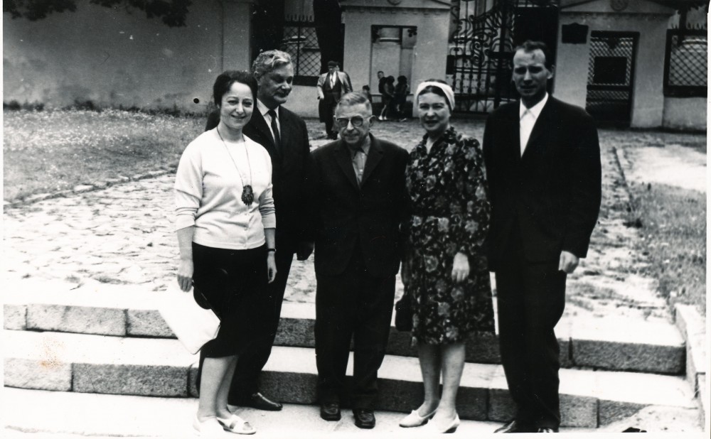 Vertėja Lena Zonina, rašytojas Eduardas Mieželaitis, Žanas Polis Sartras, Simone de Beauvoir, Mykolas Sluckis